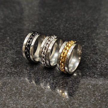 Buy 3 curb chain ring in Pakistan set featuring black, silver, and gold chain rings by Lamha