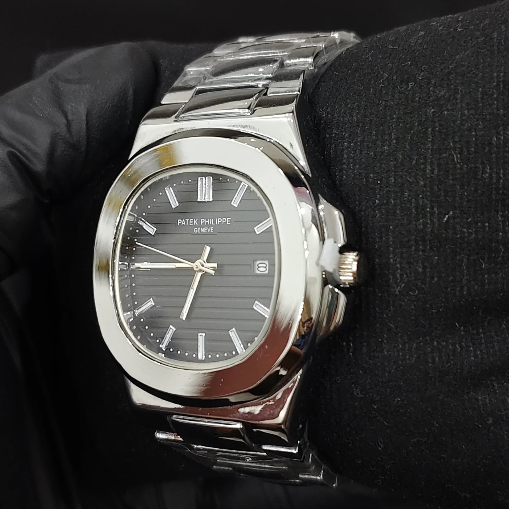 Lamha Patek Philippe Watch in Silver Black Color with stainless steel bracelet and date display